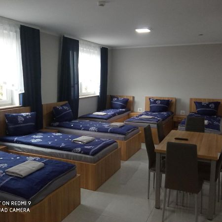 Хостел Czerwony Szafir Grodzisk Гродзиск-Мазовецкий Экстерьер фото