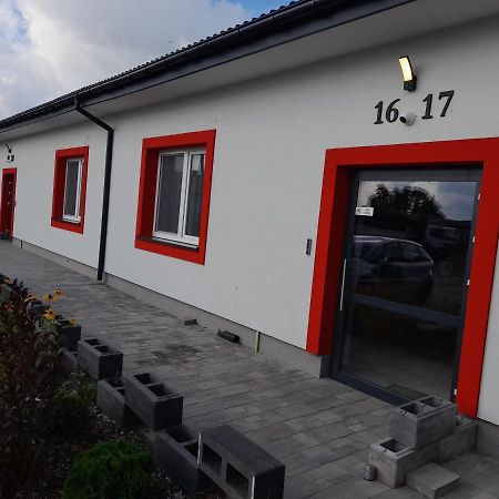 Хостел Czerwony Szafir Grodzisk Гродзиск-Мазовецкий Экстерьер фото