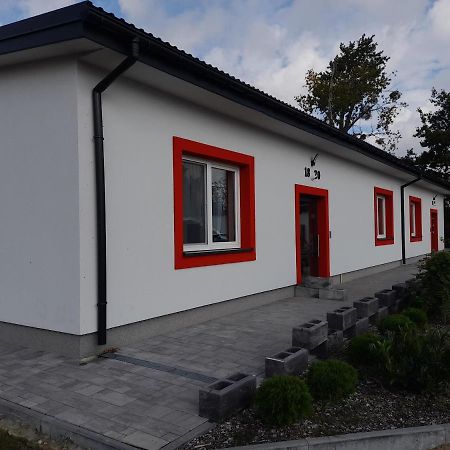 Хостел Czerwony Szafir Grodzisk Гродзиск-Мазовецкий Экстерьер фото