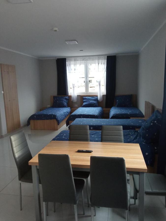 Хостел Czerwony Szafir Grodzisk Гродзиск-Мазовецкий Экстерьер фото