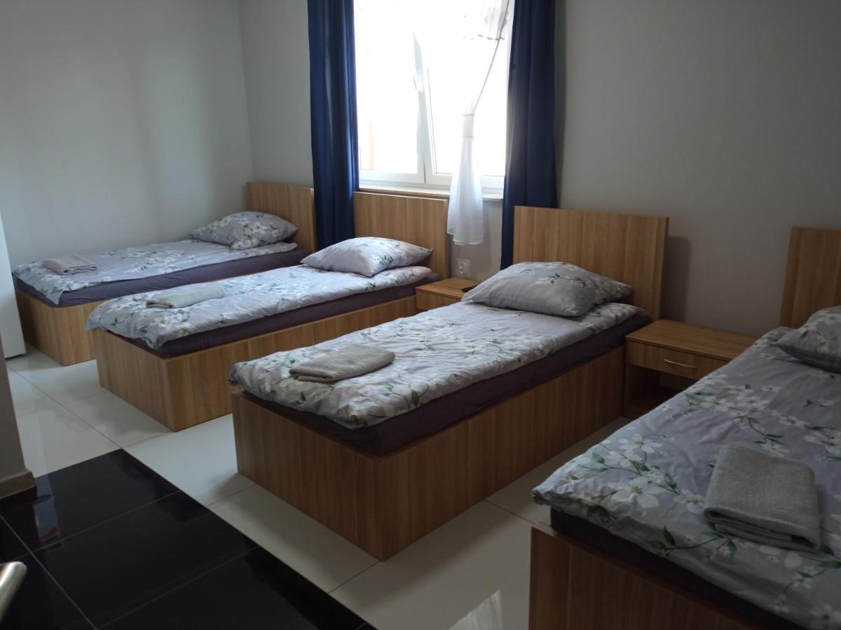 Хостел Czerwony Szafir Grodzisk Гродзиск-Мазовецкий Экстерьер фото
