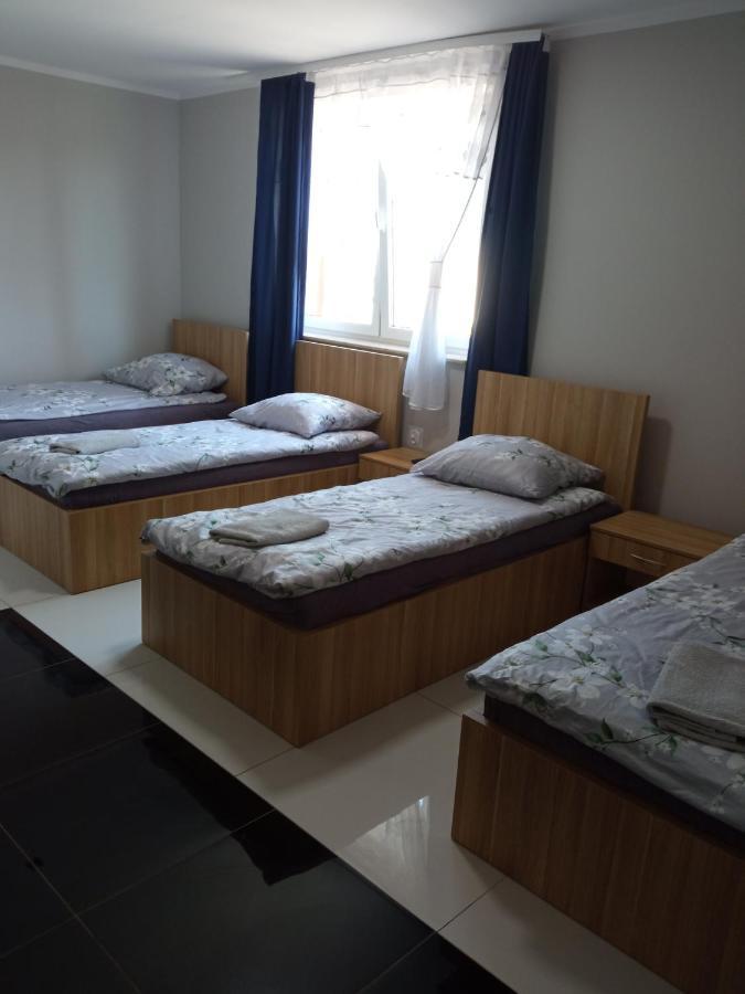 Хостел Czerwony Szafir Grodzisk Гродзиск-Мазовецкий Экстерьер фото