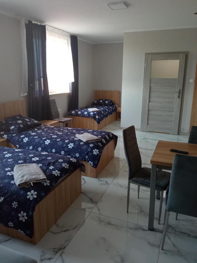 Хостел Czerwony Szafir Grodzisk Гродзиск-Мазовецкий Экстерьер фото