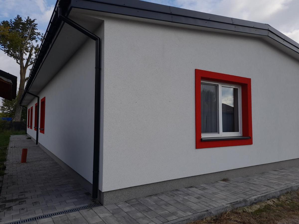Хостел Czerwony Szafir Grodzisk Гродзиск-Мазовецкий Экстерьер фото